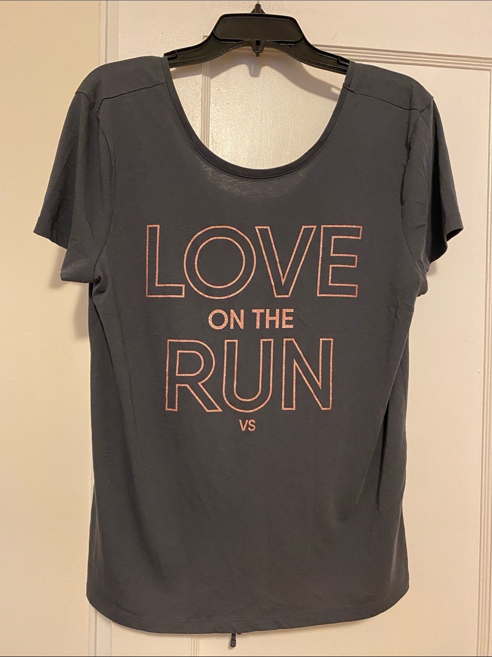 🎀 5/$20 🎀 Victoria’s Secret VS Love On The Run t-shirt size large
